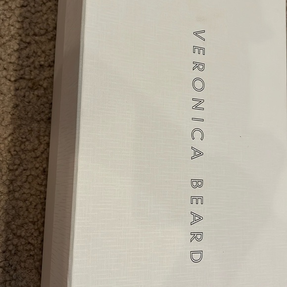 Veronica Beard brand new Dali platform - Picture 2 of 5